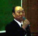 吉治　仁義 氏