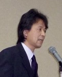 堂目　卓生 氏